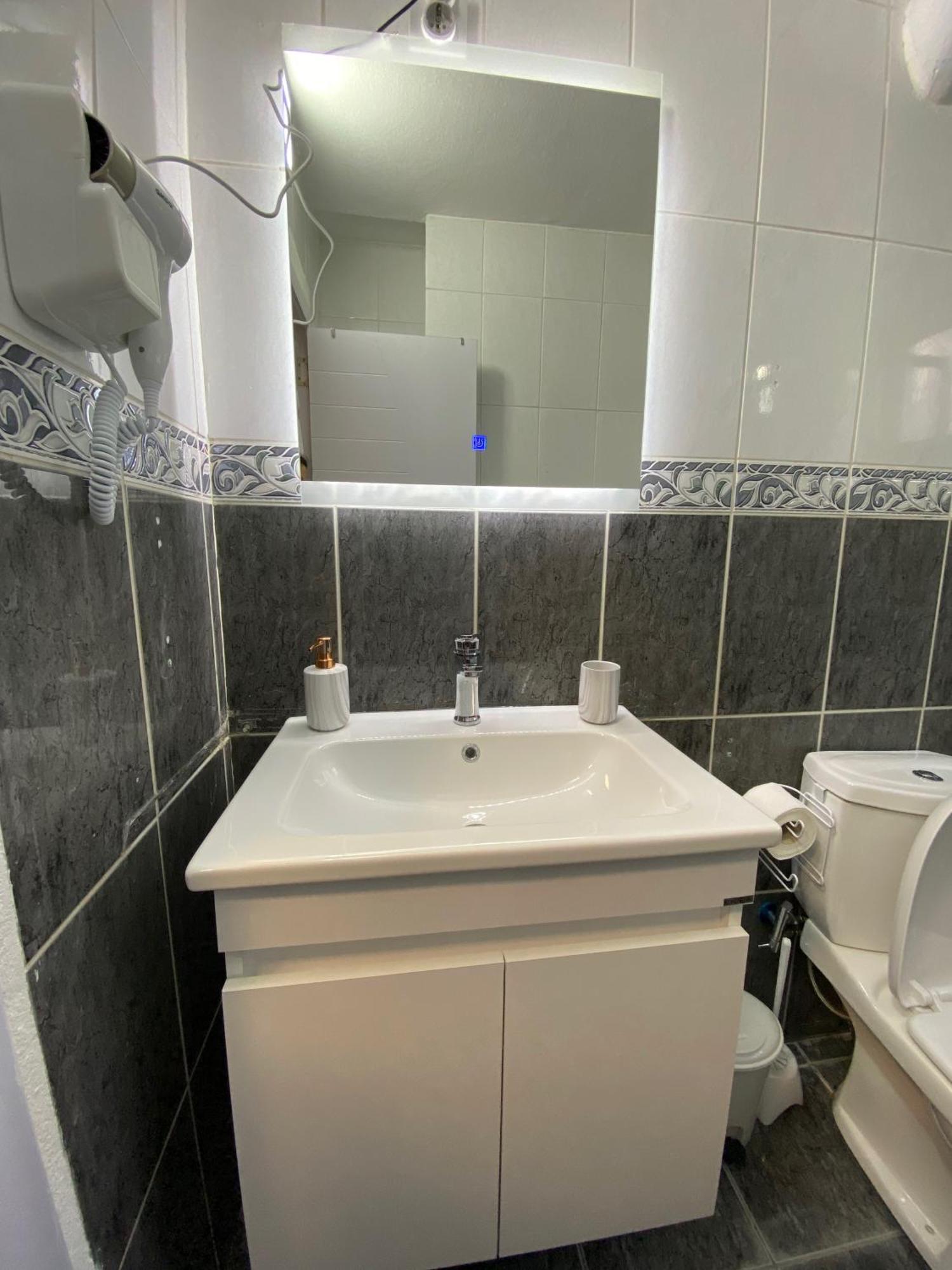 Hotspot Apartments - City Center Pristina Eksteriør billede